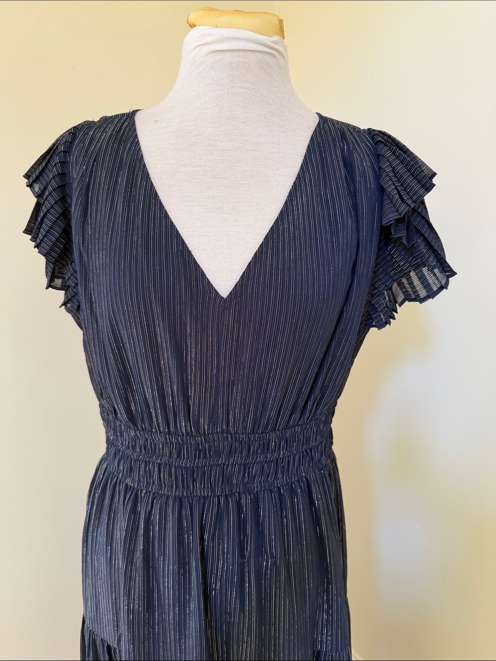 New! Ann Taylor SZ 10, navy shimmery pleated cap sleeve dress. - Picture 4 of 11